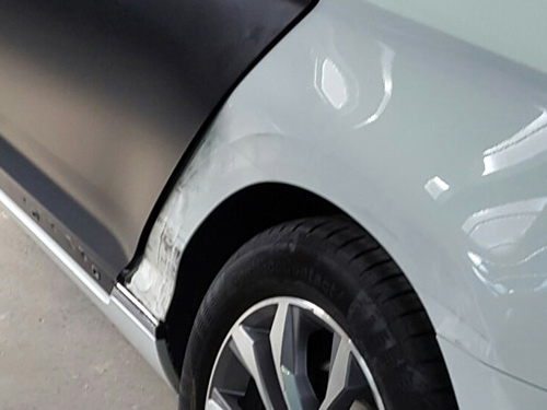 PKW während Instandsetzung Jo-Car Dellendoktor