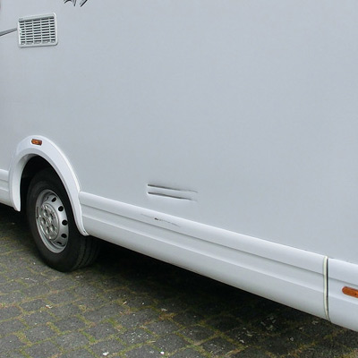 Karavan mit Schrammen